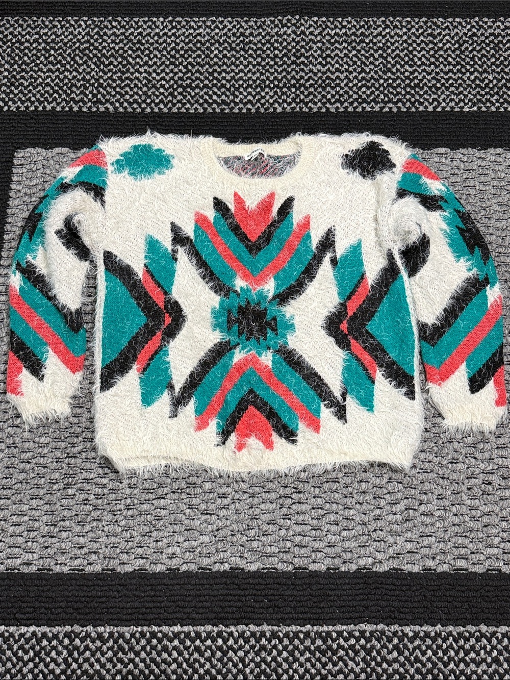 Roommates Aztec Shag Sweater Women’s XL Fuzzy Eyelash Knit Western Pullover